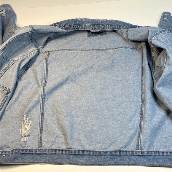 Five.By.Five Women’s Distressed Blue Denim Jacket With Girls on back Sz 3X - Picture 9 of 13